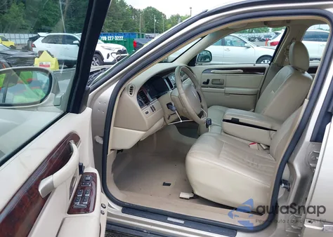 2007 Lincoln Town Car Signature from USA, damaged, VIN 1LNHM81V57Y600505